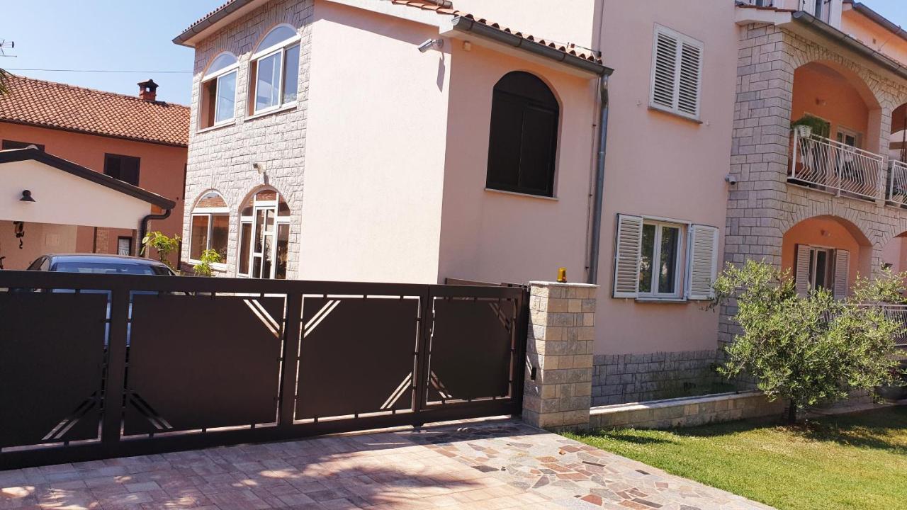 House Maric Apartment Porec Bagian luar foto